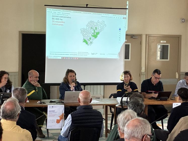 Plusieurs services étaient mobilisés ce jeudi 4 juin à Combiers pour informer élus et propriétaires forestiers.