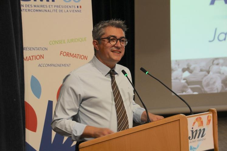 "Je suis heureux de poursuivre cette mission essentielle au service de notre démocratie locale" a dit Jérôme Neveux, réélu président de l'AMF 86.