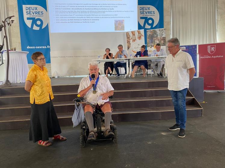 Martine Lacroix, ancienne animatrice de la Route du Chabichou, Paul Georgelet, ancien président du syndicat du Mothais sur feuille et Jean-Pierre Charles, ancien producteur transformateur (Le Villageois).