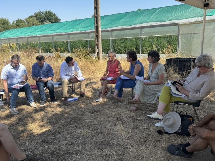 Le Réseau InPACT a réuni, à Saint-Groux le 9 juillet 2026, plusieurs acteurs de l'installation agricole, autour du préfet de la DDT, pour défendre une approche plus pluraliste de l'accompagnement des porteurs de projet.
