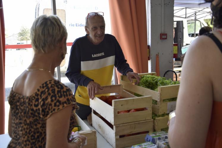 L'épicerie solidaire et sociale itinérante EIDER organise des distributions une semaine sur deux dans 5 lieux différents du Ruffécois (Verteuil, Saint-Amant-de-Boixe, Villefagnan, Mansle et Aigre). Les produits sont vendus 10 % du prix du marché.