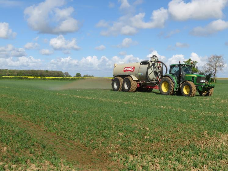 Aujourd'hui, Toilettes & Co arrive à valoriser environ 150 000 litres d'urine pour 5 hectares de terre.