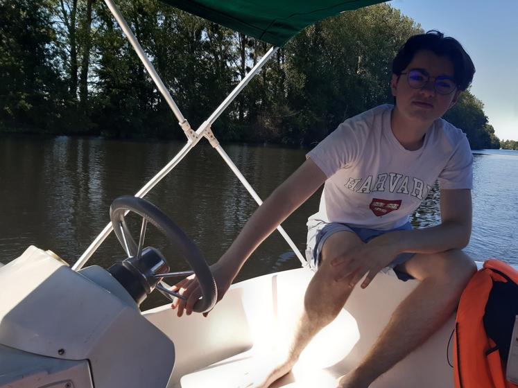 Ce port installé à Cenon-sur-Vienne permet sur des embarcations  pour des ballades pour une durée entre 30 minutes et 1 h 30.