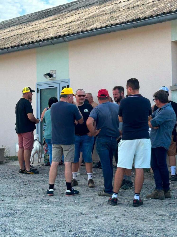 Une trentaine d'agriculteurs se sont rendus à la salle des fêtes de Mauprévoir.