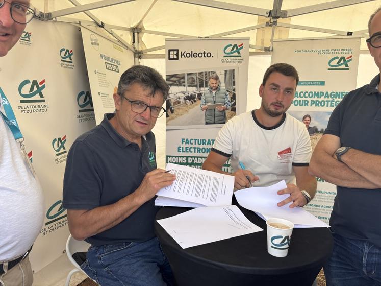Le Crédit Agricole Touraine Poitou a profité de l'événement pour renouveler sa convention de partenariat avec les Jeunes Agriculteurs.