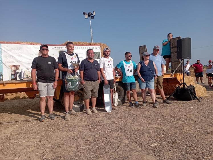 Seuls quatre concurrents s'affrontaient lors du concours départemental de labours en planches, qui s'est déroulé dans des conditions compliquées en raison de la sécheresse et de la configuration du terrain. Enzo Léonard, déjà vainqueur l'an dernier, est arrivé premier (89 points) devant Clément Fontaine (79 pts), Maxime Grellier (70,5 pts) et Audin Courpron (55 pts).