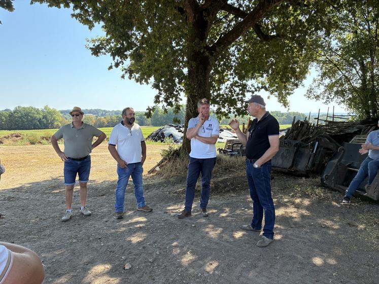 Hervé Lapie, secrétaire général de la FNSEA, installé en polyculture-élevage dans le Grand Est, a traversé la France pour visiter deux exploitations charentaises le 12 août.