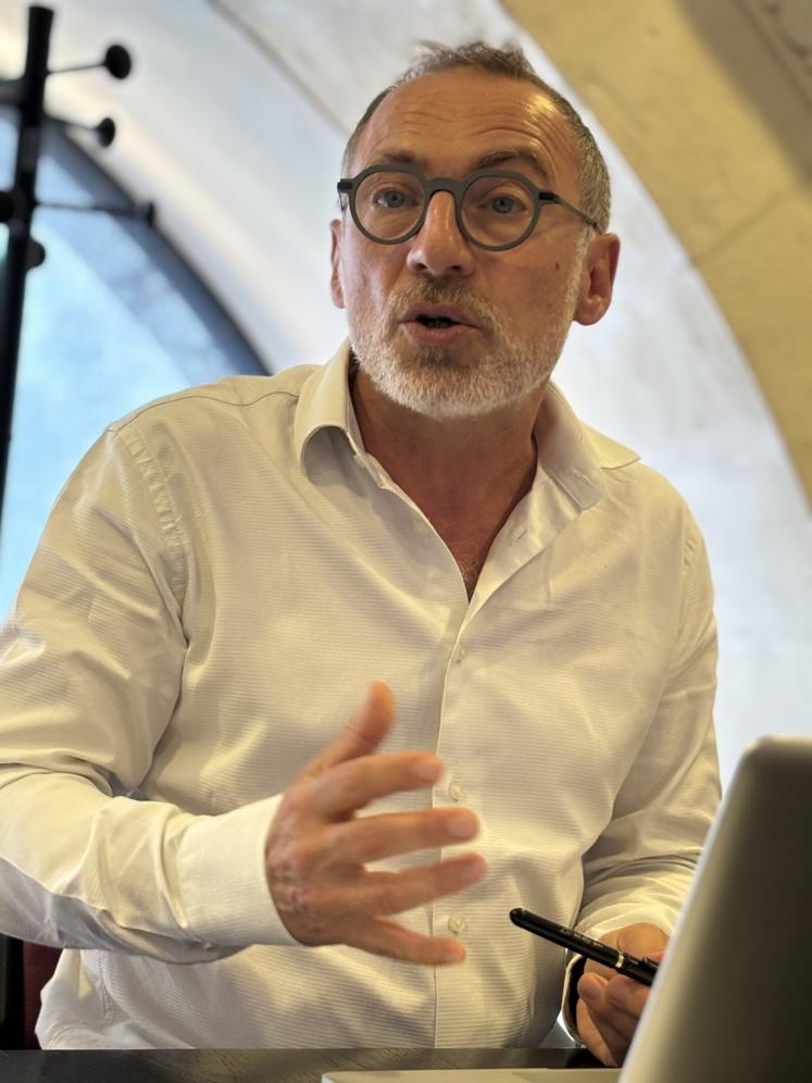 "Ces écrits citoyens constituent une feuille de route précieuse pour reconstruire notre contrat social", note Benoît Pierre.