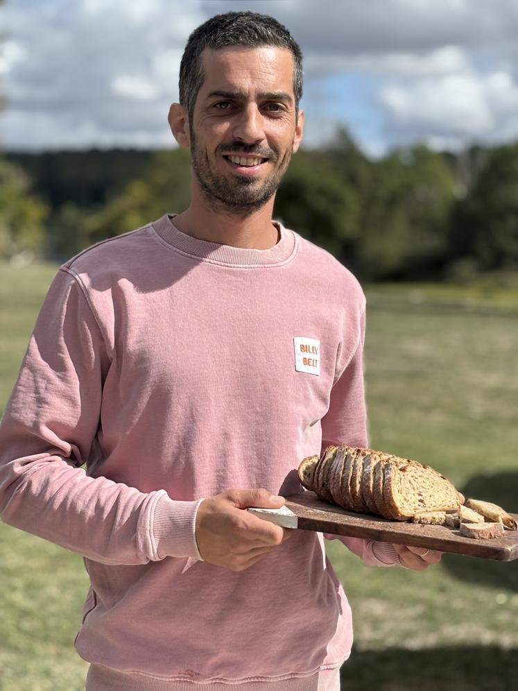 Baptiste Boittiaux a repris la boulangerie de Romagne avec 3 autres associés. 