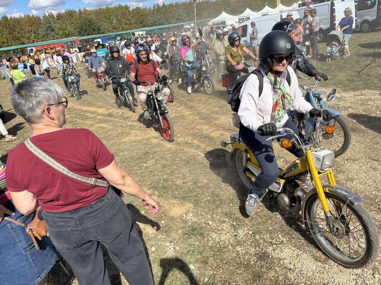 Les 250 participants à la Val Mob ont inevsti le Comice vers midi.
