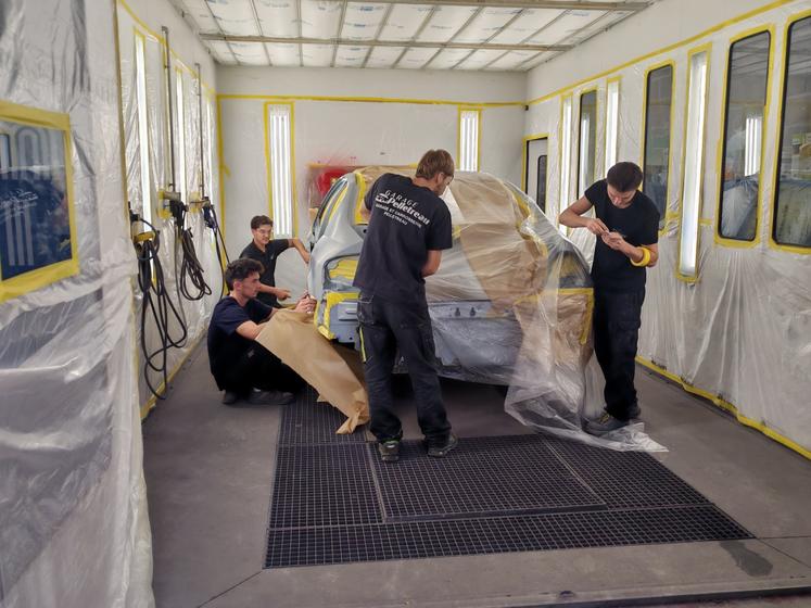 La peinture sur carrosserie attire les apprentis.