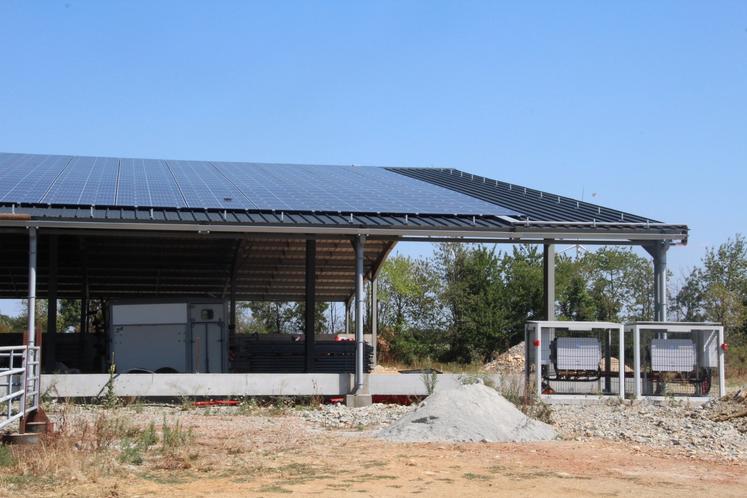La surface du bâtiment est de 3000 m2.
