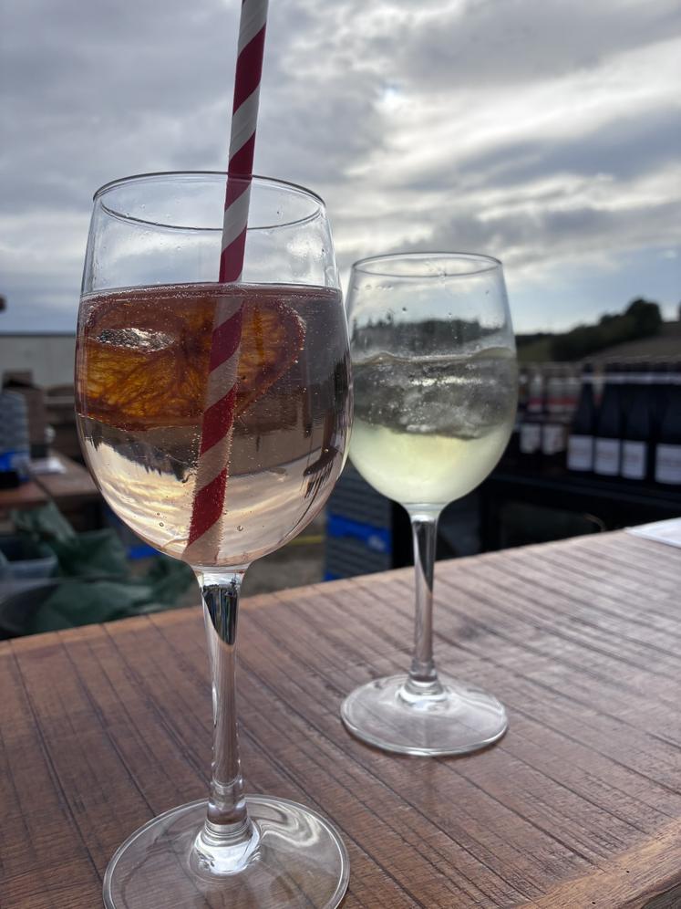 En cocktail ou seul, Sparkling Gasconnière se savoure de différentes sortes.