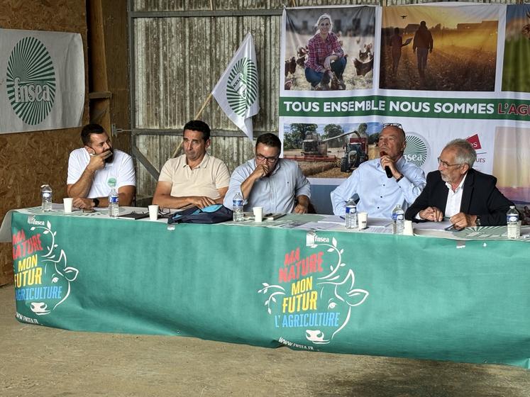 Un débat avec Alain Rousset et Jean-Pierre Raynaud a suivi la visite de l'exploitation.