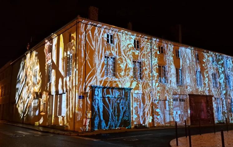 Des illuminations sont proposées du jeudi au samedi à Charroux.