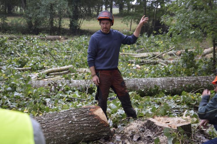 Sébastien Aulas, exploitant forestier de Bran (Charente-Maritime).