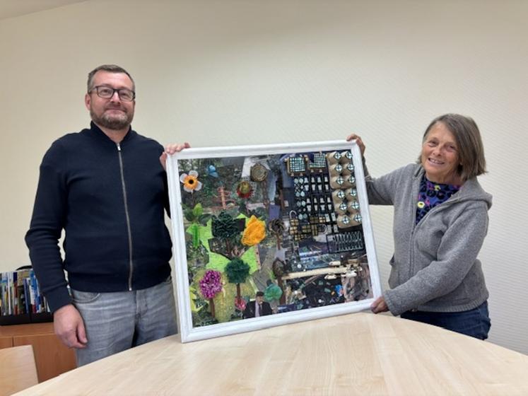 Maryse Desmet et Olivier Couradeau rappellent que cette exposition se déroulera dans la plus petite commune de la Vienne, Lauthiers.