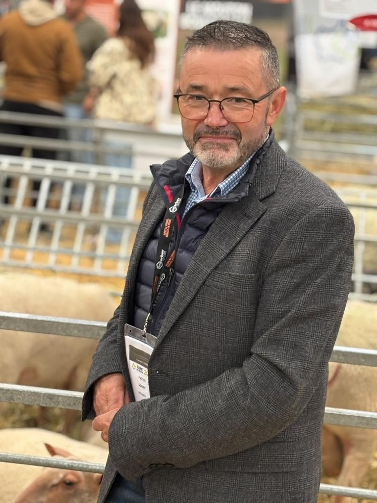 Eleveur à Oradour-Fanais en Charente limousine, Patrick Soury est le nouveau président de la FNO.