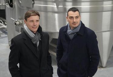 Julien Georget, responsable des Domaines Rémy Martin, et Baptiste Loiseau, maître de chai de la maison.