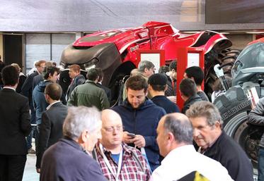 Les tracteurs autonomes ont attiré la curiosité des visiteurs.