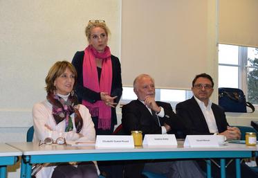 La mission parlementaire sur les produits pharmaceutiques, dont Delphine Batho est membre, était reçue par les équipes du CNRS de Chizé. Autant que les scientifiques, les agriculteurs aspirent à être écoutés.