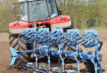 Le choix  des versoirs est guidé par le type de sol et le type de labour effectué (couché ou dressé).
