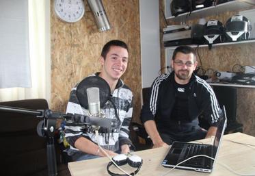 Malo Degois et Hervé Wojtowicki ne vont pas tarder à diffuser leurs premières émissions sur Savigny FM.