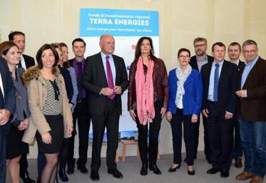 Alain Rousset et Françoise Coutant, entourés des partenaires du Fonds d'investissement régional.