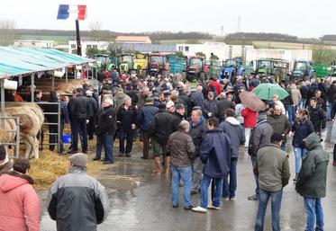 La pluie a quelque peu perturbé le déroulement de la matinée, mais concours et vente ont eu lieu.