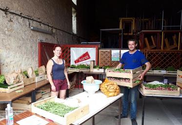 Parmi les premiers producteurs, Alice de Lamarlière, de St-Georges-des-Coteaux, et Jonathan Girardon, de St-Savinien.