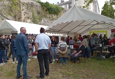 Il s’agissait de la première édition de ce festival organisé dans les jardins de la sous-préfecture de Jonzac le 28 avril. 