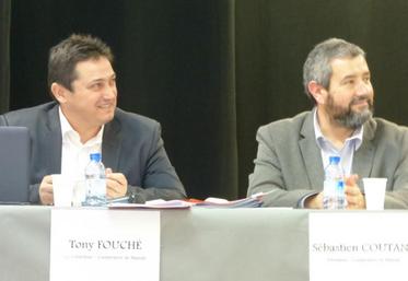 Tony Fouché, co-directeur, et Sébastien Coutant, président, ont tenu l’assemblée générale de la Coop de Mansle le 8 décembre avec le co-directeur Laurent Clochard.