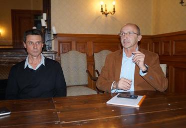 De gauche à droite : Philippe Guérin, président du syndicat des producteurs aux côtés de Jean-Marie Baillif, président du Comité national du pineau.