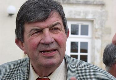 « Sa compétence, son expérience et son bon sens, autant de qualités qu’il a su très jeune, mettre au service des autres », a salué Michel Pelletier dans son hommage. « Nombreuses sont les responsabilités qui lui ont été confiées, sur le plan local, départemental, régional et national. » Selon lui, il a su en « user départementalement ». 