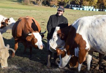 Depuis son installation en mars 2016, Guillaume Terrière élève ses veaux sous la mère.