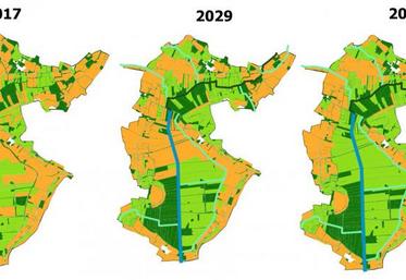 Comparaison de cartes : la première la situation en 2017, la seconde projetée dans dix ans, la troisième dans 20 ans. En jaune, les cultures, en vert les prairies.