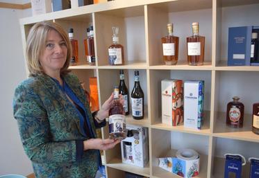 Hélène Papaïlias, commerciale chez Autajon, assure la présentation du showroom de Cognac le mardi ou sur rendez-vous.