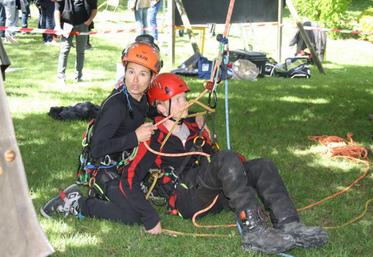 En démonstration, Laure Guillaume, formatrice au CFPPA du Petit Chadignac , a réalisé un secours aérien. 