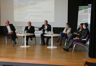 Les intervenants (de gauche à droite : Philippe Merle, Olivier Ballanger, Julien Paineaud, Véronique Brottier, Éric Belleperche et Christine Guilhamet) ont évoqué la position de leurs secteurs respectifs dans ce contexte d’inflation et donné des conseils pour pérenniser les entreprises.