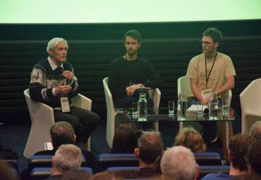 Marc Dufumier, agronome et professeur honoraire d’agriculture comparée à AgroParis Tech, aux côtés de l‘association Les Greniers d’Abondance
