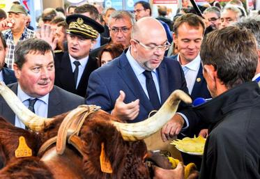 Lors de sa visite, le ministre de l'Agriculture s'est dit impressionné par la qualité des animaux présents sur le salon