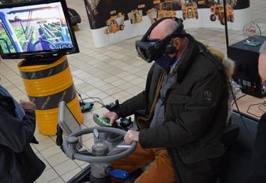 Le président de la région Nouvelle-Aquitaine, Alain Rousset, a vendangé des vignes virtuellement.