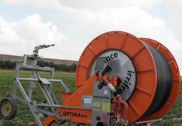 Alors que les périodes de sécheresses se succèdent, le monde agricole met en place l’auto-limitation afin de préserver la ressource.
