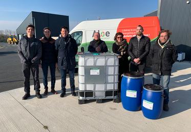 Les représentants de Picoty, de « Roule ma frite 17 » et de la CARA ont présenté l’action de collecte des huiles alimentaires usagées le 1er mars à Arvert.