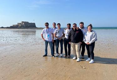 L'ambiance était estivale, mais les JA 17 sont surtout allés à St-Malo pour travailler et défendre leurs amendements !