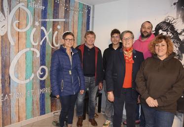 Nicolas et Sophie Rousseau (à droite) ont reçu le 17 novembre des représentants de la Chambre de métiers et de l'artisanat de Charente, dont la présidente Geneviève Brangé.