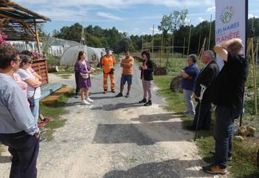 Une poignée d'élus ont pu découvrir cette ferme communale qui comporte également une vocation pédagogique, puisque des ateliers avec les enfants de la ville y sont organisés.