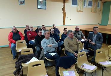 Une quinzaine de maraîchers ont répondu à l’appel de Sébastien Bruand, le président du Syndicat des maraîchers de Charente.