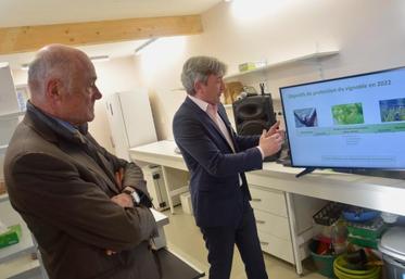 Lors de l’inauguration, le 5 février dernier, Aymeric Molin, directeur général, a présenté au président de la Région Nouvelle-Aquitaine, Alain Rousset, les travaux menés par Elicit Plant. Le laboratoire travaille sur le blé, le soja, les légumineuses mais également les vignes.