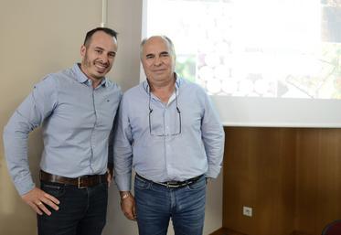 Anthony et Frédéric Dugué, de la société Dagnaud, ont présenté leur gamme de pulvérisateurs.